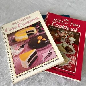 👩‍🍳 VNTG Set of 4 Cookbooks Home Econ Teachers